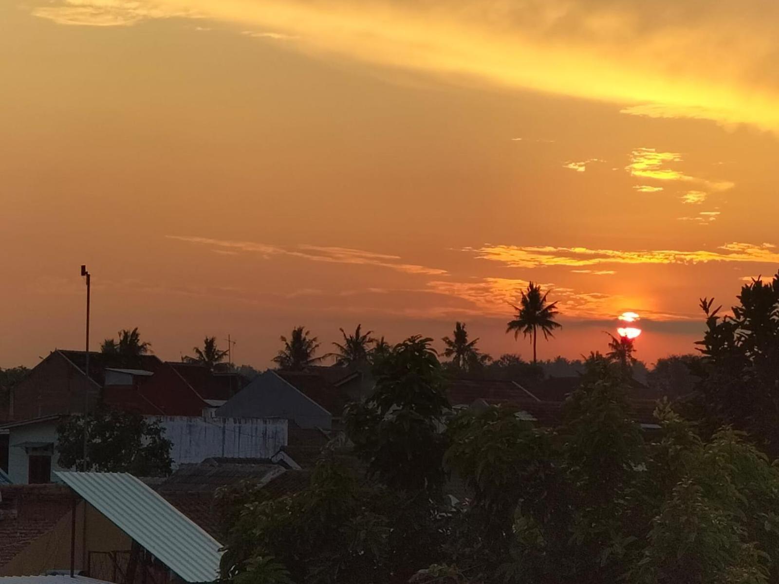 Ninap Hostel Banyuwangi  Esterno foto