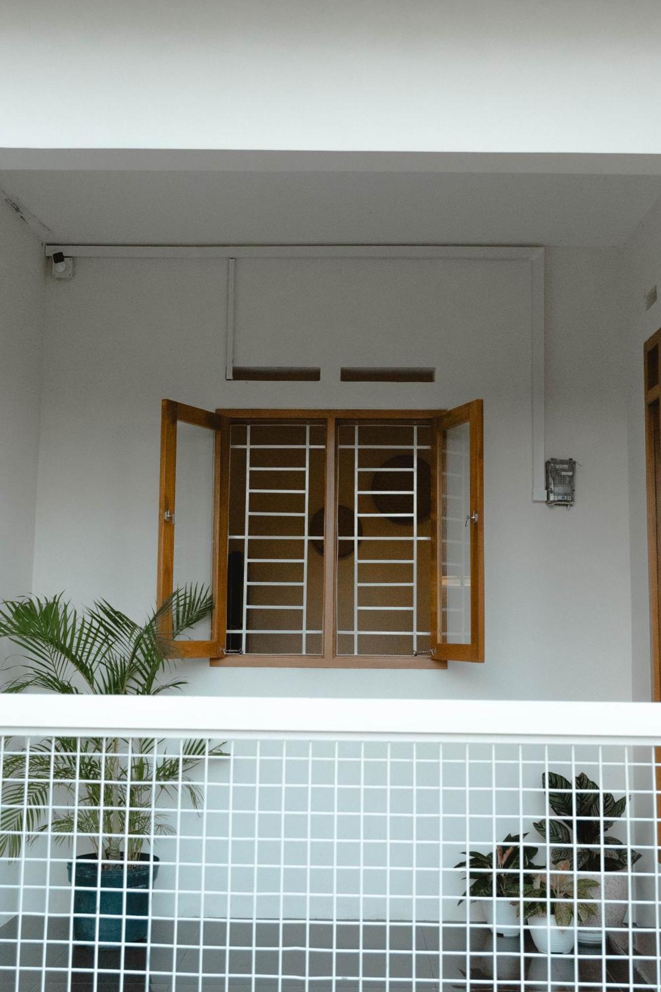 Ninap Hostel Banyuwangi  Esterno foto